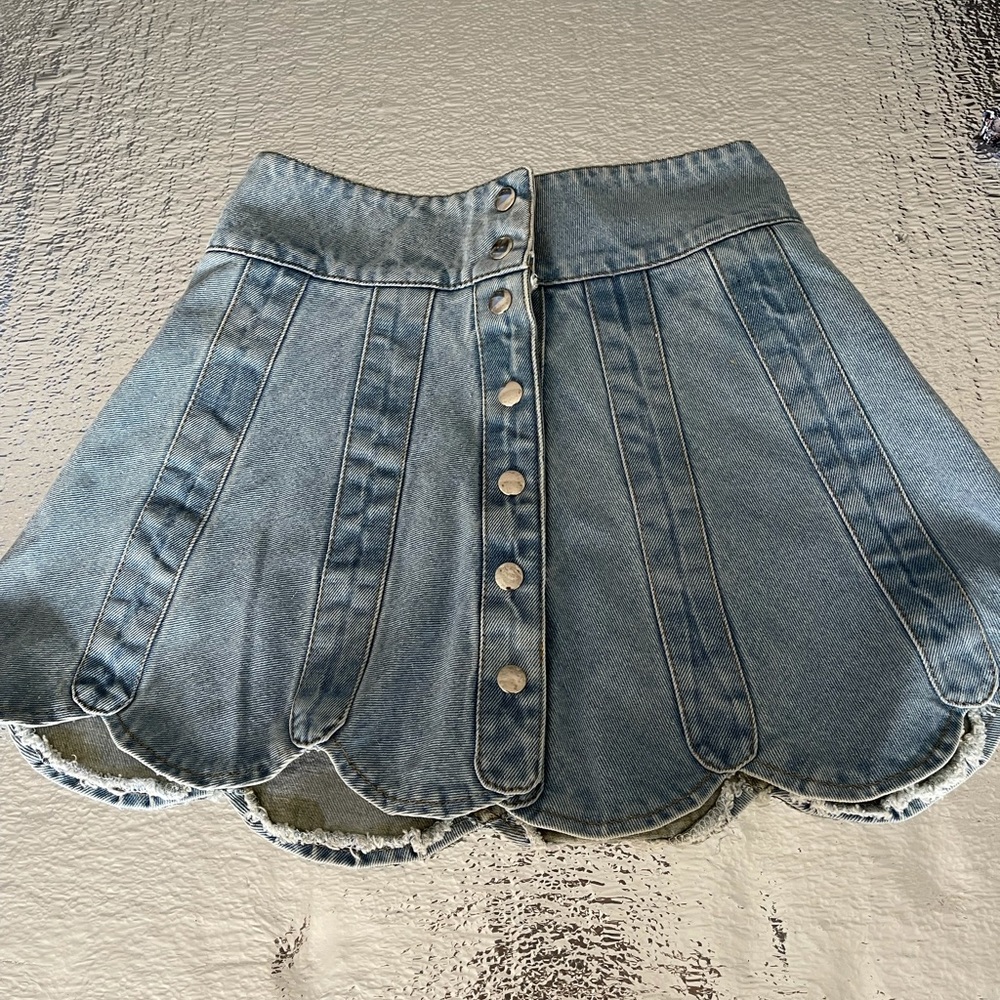 Understated mini skirt